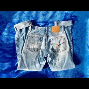 Vintage Levi’s mom jeans 🌈